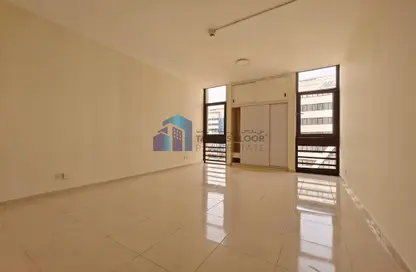 Apartment - 3 Bedrooms - 3 Bathrooms for rent in Maktoum Road - Deira - Dubai