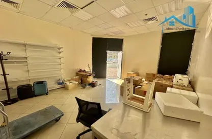 Shop - Studio - 1 Bathroom for rent in Oud Metha - Bur Dubai - Dubai