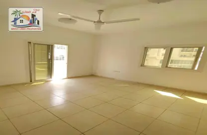 Apartment - 2 Bedrooms - 2 Bathrooms for rent in Al Qulaya'ah - Al Sharq - Sharjah