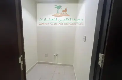 Apartment - 2 Bedrooms - 3 Bathrooms for rent in Business Tower - Al Majaz 2 - Al Majaz - Sharjah