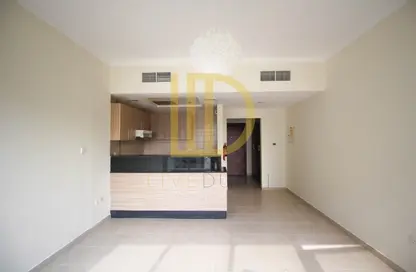 Apartment - 1 Bathroom for rent in Burj Al Nujoom - Downtown Dubai - Dubai