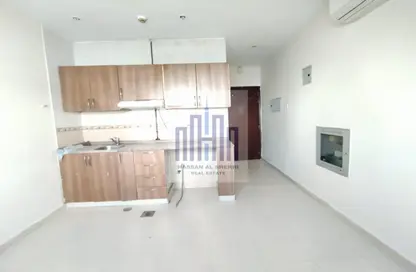 Apartment - 1 Bathroom for rent in Muwailih Building - Muwaileh - Sharjah