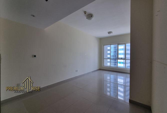 Apartment - 1 Bedroom - 2 Bathrooms for rent in Lake Point Tower - JLT Cluster N - Jumeirah Lake Towers - Dubai