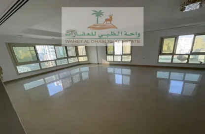 Apartment - 4 Bedrooms - 5 Bathrooms for rent in Al Majaz 1 - Al Majaz - Sharjah