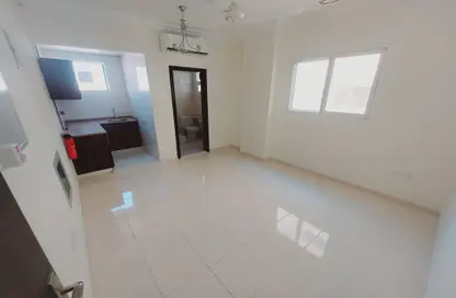 Apartment - 1 Bathroom for rent in Muwailih Building - Muwaileh - Sharjah