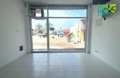 Shop - Studio for rent in Al Dalah Building - The Old Market - Ras Al Khaimah