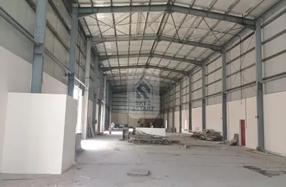 Warehouse - Studio - 3 Bathrooms for rent in Al Khawaneej - Dubai