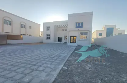 Villa - 6 Bedrooms for rent in Madinat Al Riyad - Abu Dhabi