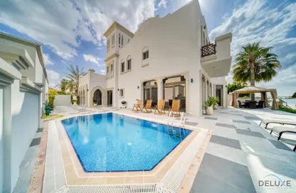 Pool image for: Villa - 5 Bedrooms - 5 Bathrooms for rent in Signature Villas Frond E - Signature Villas - Palm Jumeirah - Dubai, Image 1