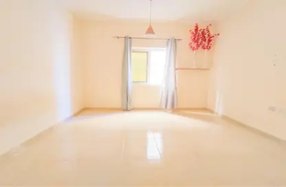 Apartment - 1 Bathroom for rent in Muwaileh 3 Building - Muwaileh - Sharjah