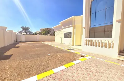 Villa - 4 Bedrooms - 5 Bathrooms for rent in Jefeer Jedeed - Falaj Hazzaa - Al Ain