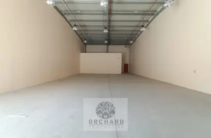 Warehouse - Studio - 1 Bathroom for rent in Al Sajaa - Sharjah