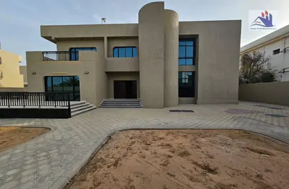 Villa - 4 Bedrooms - 6 Bathrooms for rent in Al Falaj - Al Riqqa - Sharjah