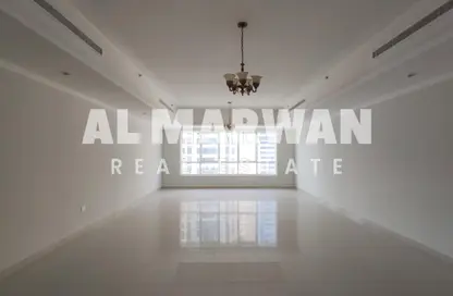 Empty Room image for: Apartment - 4 Bedrooms - 5 Bathrooms for rent in Robot Park Tower - Al Khan - Sharjah, Image 1