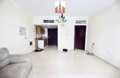 Apartment - 1 Bathroom for rent in Muwaileh 29 Building - Muwaileh - Sharjah