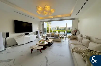 Villa - 4 Bedrooms - 6 Bathrooms for rent in Meadows 7 - Meadows - Dubai