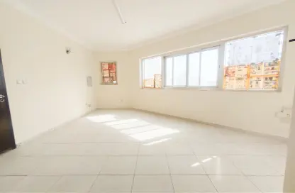 Apartment - 1 Bathroom for rent in Muwaileh 3 Building - Muwaileh - Sharjah