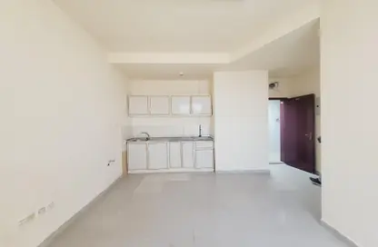 Apartment - 1 Bathroom for rent in Fire Station Road - Muwaileh - Sharjah