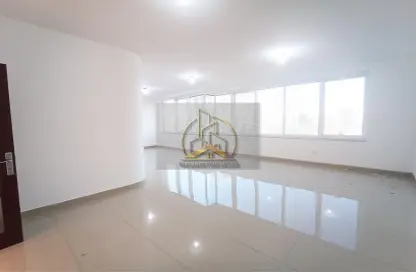 Apartment - 4 Bedrooms - 5 Bathrooms for rent in Khalifa Street - Abu Dhabi