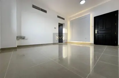 Apartment - 1 Bathroom for rent in Al Mushrif Villas - Al Mushrif - Abu Dhabi