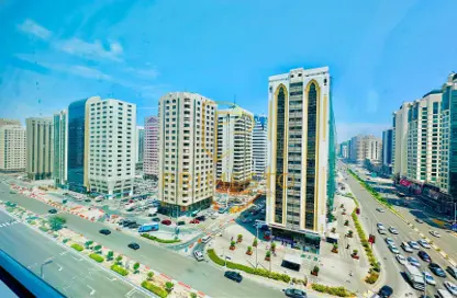 Apartment - 3 Bedrooms - 4 Bathrooms for rent in Golden Falcon Tower - Hamdan Street - Abu Dhabi