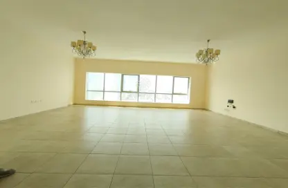 Apartment - 3 Bedrooms - 4 Bathrooms for rent in Yasmeen Tower - Al Majaz 2 - Al Majaz - Sharjah