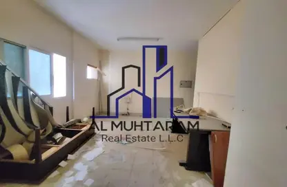 Apartment - Studio - 1 Bathroom for rent in Bu Tina - Al Sharq - Sharjah