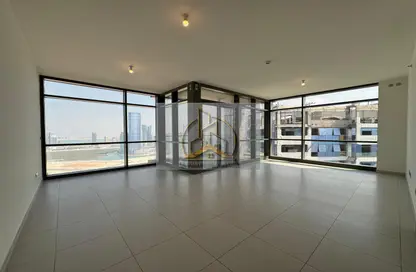 Apartment - 4 Bedrooms - 5 Bathrooms for rent in Canal Residence - Al Reem Island - Abu Dhabi