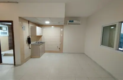 Apartment - 1 Bathroom for rent in Muwailih Building - Muwaileh - Sharjah