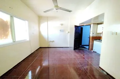 Apartment - 1 Bathroom for rent in Al Butina B - Al Butina - Sharjah