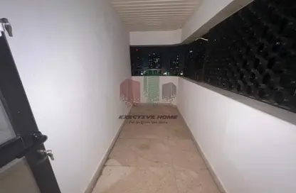 شقة - 2 غرف نوم - 2 حمامات للايجار في بناية الشيخ عبد الله - الحصن - الخالدية - أبوظبي