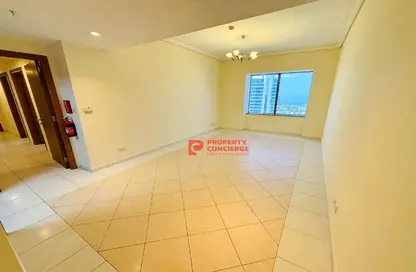 Apartment - 3 Bedrooms - 3 Bathrooms for rent in 21st Century Tower - Sheikh Zayed Road - Dubai