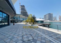 محل للكراء في برج الواجهة البحرية B - أبراج سكنية على الواجهة البحرية - منطقة النادي السياحي - أبوظبي