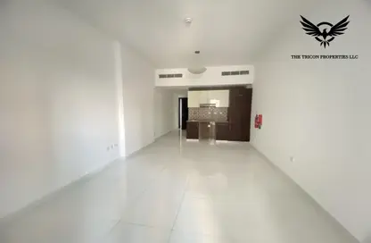 Apartment - 1 Bathroom for rent in Dubai Land - Dubai