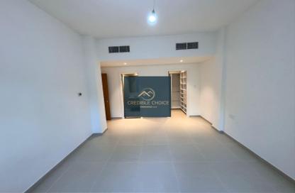 Apartment - 2 Bedrooms - 2 Bathrooms for rent in The Gardens Buildings - The Gardens - Dubai