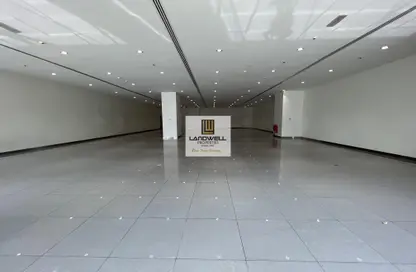 Show Room - Studio - 2 Bathrooms for rent in Sheikh Zayed Road - Dubai