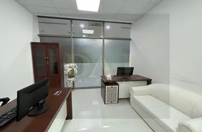 Office Space - Studio - 1 Bathroom for rent in Red Avenue - Al Garhoud - Dubai