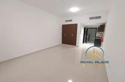 Apartment - 1 Bathroom for rent in Royal JVC Building - Jumeirah Village Circle - Dubai