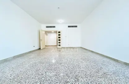 Bulk Rent Unit - Studio - 2 Bathrooms for rent in Tourist Club Area - Abu Dhabi