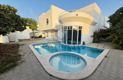 Villa - 5 Bedrooms - 5 Bathrooms for rent in Jumeirah 1 - Jumeirah - Dubai