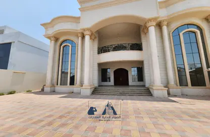 Villa - 5 Bedrooms - 7 Bathrooms for rent in Madinat Al Riyad - Abu Dhabi