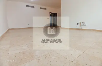 Apartment - 3 Bedrooms - 3 Bathrooms for rent in Hamdan Street - Abu Dhabi