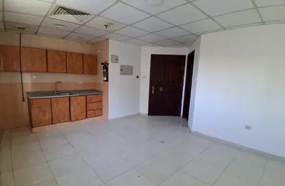 Apartment - 1 Bathroom for rent in Al Butina B - Al Butina - Sharjah