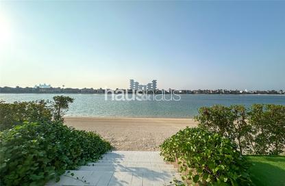 Villa - 5 Bedrooms - 6 Bathrooms for rent in Garden Homes Frond D - Garden Homes - Palm Jumeirah - Dubai