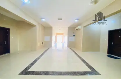 Apartment - 3 Bedrooms - 3 Bathrooms for rent in Al Dafeinah - Asharej - Al Ain