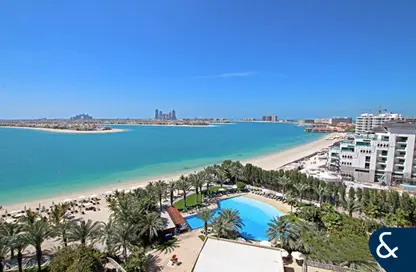 Apartment - 3 Bedrooms - 3 Bathrooms for rent in Dream Palm Residence - The Crescent - Palm Jumeirah - Dubai