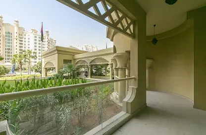 Apartment - 2 Bedrooms - 3 Bathrooms for rent in Al Haseer - Shoreline Apartments - Palm Jumeirah - Dubai