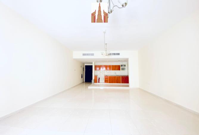 Apartment - 1 Bathroom for rent in Muwailih Building - Muwaileh - Sharjah