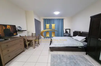 Apartment - 1 Bathroom for rent in Maple 2 - Emirates Gardens 2 - Jumeirah Village Circle - Dubai