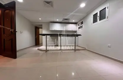 Apartment - 1 Bedroom - 1 Bathroom for rent in Tourist Club Area - Abu Dhabi